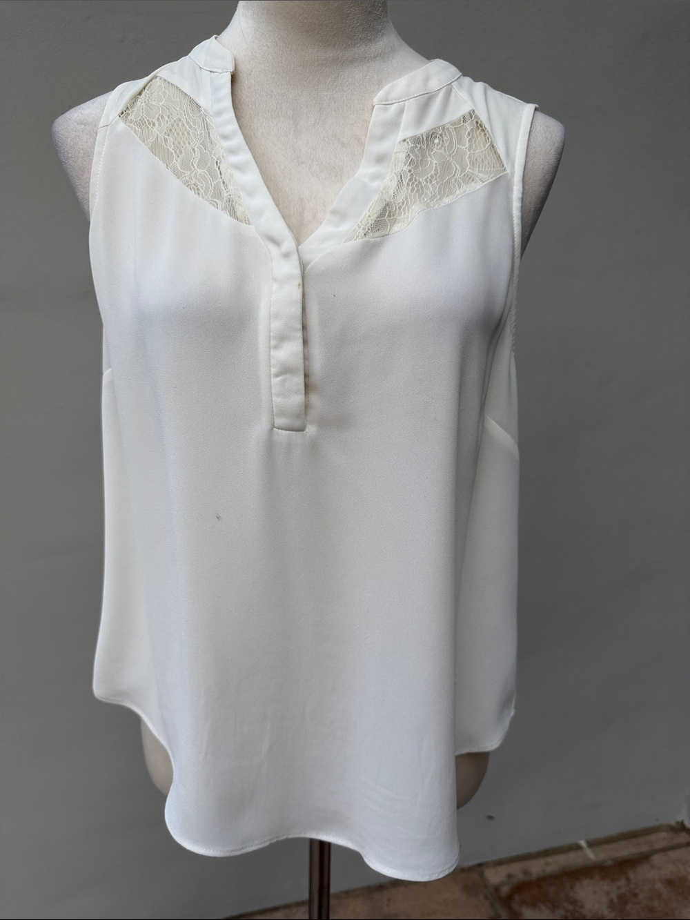 CHELSEA Sleeveless Lace-Trim Cream Off-White Blouse Size Large